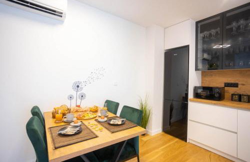 Apartment - free parking in garage , mountain and seaview , quiet neighbourhood - Photo 16