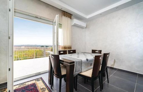 Four-Bedroom Holiday Home In Islam Latinski - Photo 29