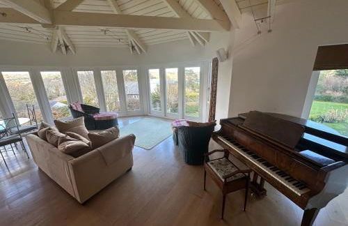 Penarvon House - Stunning Waterfront Escape with Games Room - Foto 22