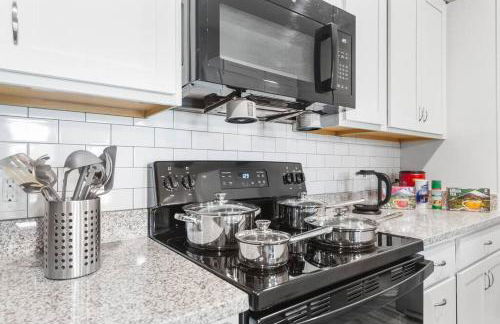 Luxe 1BR/1BA: Dive, Rest, Explore. Book Now! - Foto 34