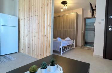 Phil's Apartments - Photo 1