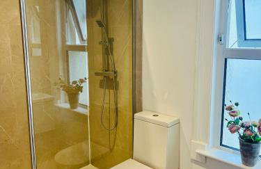 Large central 3 bedroom apartment superking 5 guests - free parking - Photo 23