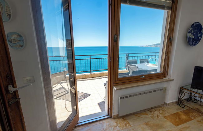 Sky & Sea Apartment by Wonderful Italy - Photo 31