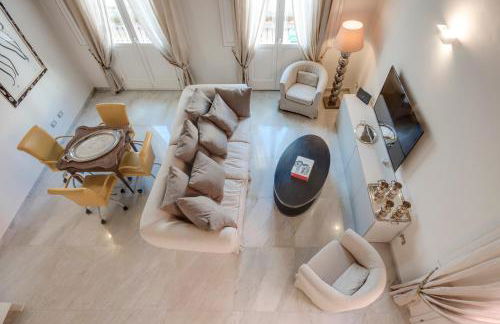 Right House - Characteristic Marina District - Photo 6