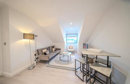 9 Royal Oak Brentwood - 2 Bed - Free Secure Parking - Contractor Stays - Long Stays - Foto 1