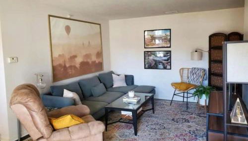 The Redhawk Hideaway: Charming 2BR Condo near Miami Univ in Oxford! Book now! - Foto 2