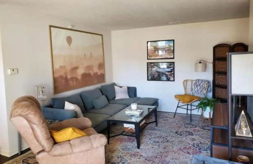 The Redhawk Hideaway: Charming 2BR Condo near Miami Univ in Oxford! Book now! - Foto 2