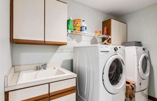 Great Group Getaway: Games Galore + Outdoor Oasis - Foto 47