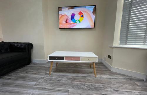 Modern 4-bedroom entire house with Garden - Foto 4