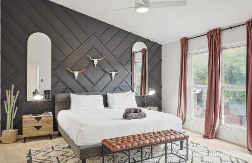 5BR w Backyard Paradise Pool Cinema Games - Foto 25