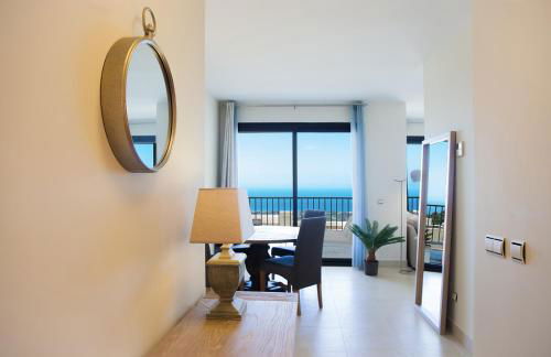 Luxury Spa Resort Marbella 2 bedroom 3 beds sauna gym pools jacuzzi - Foto 1