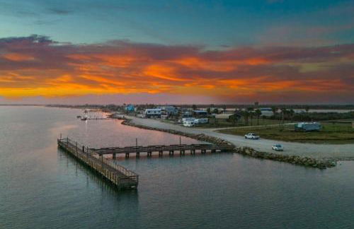 Waterfront Escape - Margie 1974 Silver Streak - Foto 23