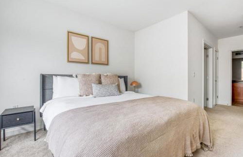 Downtown Bellevue 2BR w WD Storage nr Shops SEA-318 - Foto 10