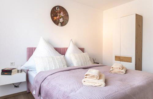 SmartStay Apartment 91 m2, Balkon, Parkplatz, Self Check-in, 2 WCs, Kaffeevollautomat - Foto 13