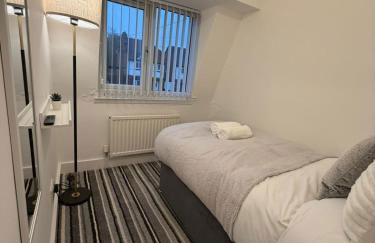 Modern 5 Bedroom Home in Solihull - Entire House - Garden - Contractors - Relocators - Family - NEC - BHX -Sleeps 9 - Foto 27