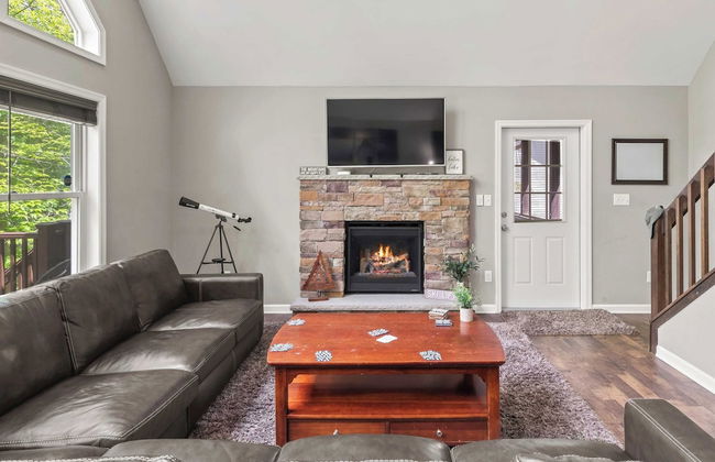 Tavern at the Woods by Avantstay Lakefront Views, Hot Tub, Firepit, Game Room - Foto 8