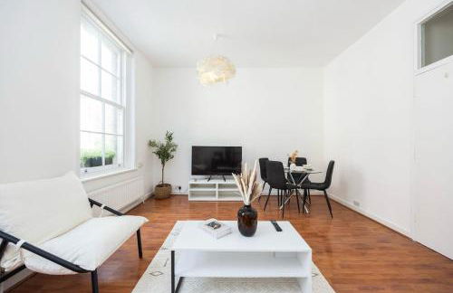 Spacious 1BR Steps from London Bridge & The Shard - Photo 20