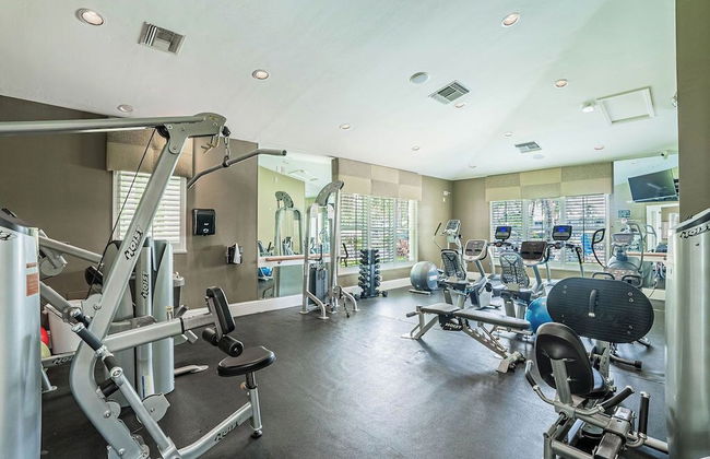 Catina Vacation Rental: Bright 2-BR Condo with Lake Views. Located in Lely Resort with Pool, Hot Tub, and Golf Access. Ideal for Golfers and Beachgoers, Minutes from Naples and Marco Island - Foto 22