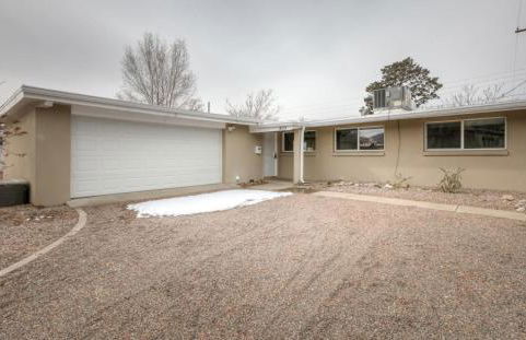 Pitt Paradise Pet Friendly Oasis - An Irvie Home - Photo 5