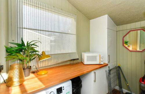 Stylish 3 Bed Home with Parking! - Photo 15