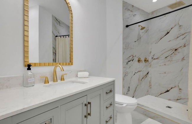 Luxury 7BR Buckhead Oasis w Pool Gameroom Firepit - Foto 35