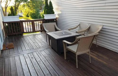 Chain O Lakes Nautical 4Bed 3Bath Waterfront with Bonus Room, Large Deck and Hot Tub - Foto 9