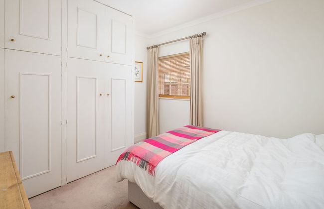 JOIVY Homely 2 Bed Riverside Flat with Patio in Hammersmith - Foto 6