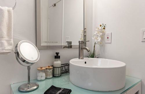 Los Angeles charming big house, king bed, parking, EV - Photo 8