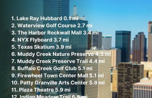 Front Lake Holiday 2BR 1BA Guest Home with Hot Tub - Foto 27