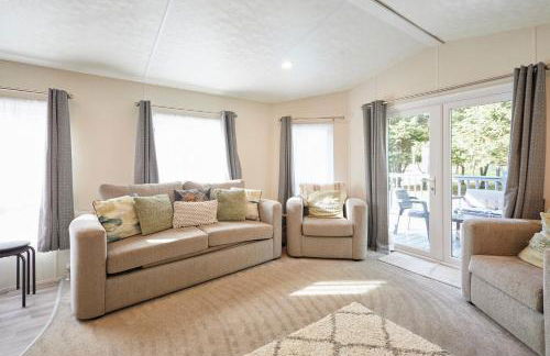 Pine Lodge with Hot Tub - Foto 7