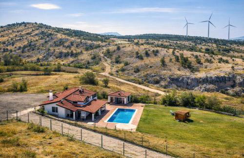 Holiday home Svilaja I Heated pool, family retreat - Photo 38