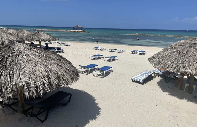 Nianna Coral Bay Stunning Townhouse- 5 - Photo 57