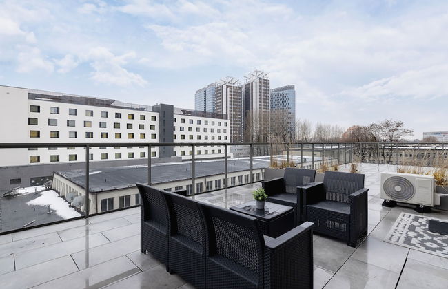 Apartment With Large Balcony by Renters - Photo 63