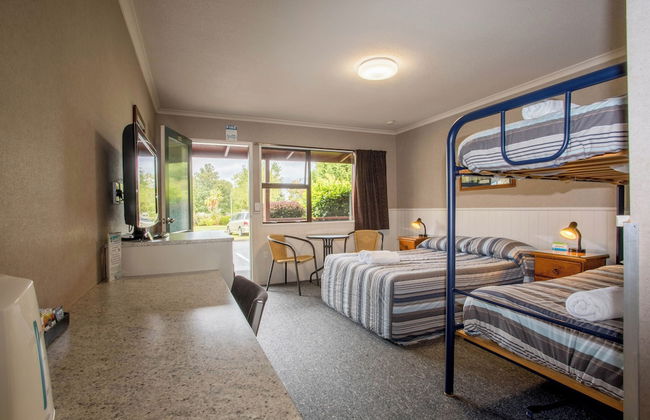 Te Anau Top 10 Holiday Park - Photo 37