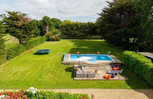 Stunning 5BR Home With Pool - 5 min to Beach - Foto 114