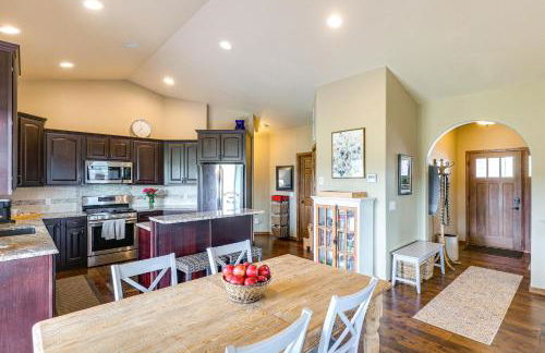 Spearfish Retreat with Fireplace and Mountain Views! - Foto 8