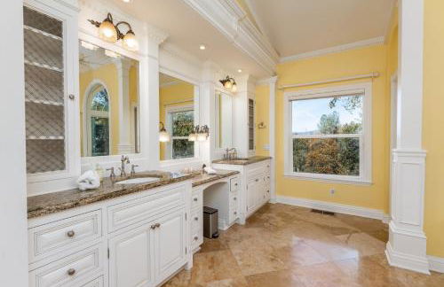 Yosemite Bass Lake VIEWS, 2 Homes, Games, Hot Tub - Foto 29