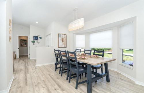 Beautiful Spacious Home! Close to Beaches - HEATED Private Pool - Foto 27