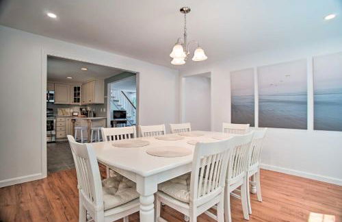 Near Beaches and Dtwn Falmouth Family Home with Deck - Foto 9