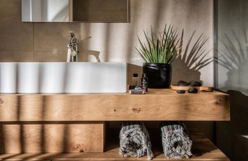 Khroma Luxury Suite 1 Beach front apartment - Photo 43