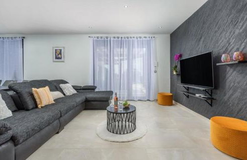 A lovely poolside villa in Krnica ideal for family - Foto 11