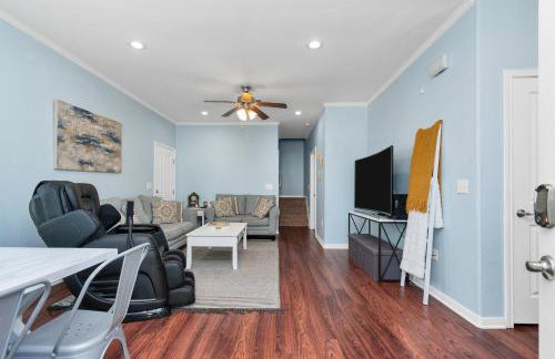 Summer Bliss 3BR Home, Walk to Beach Master Suite Sleeps 9 - Foto 12