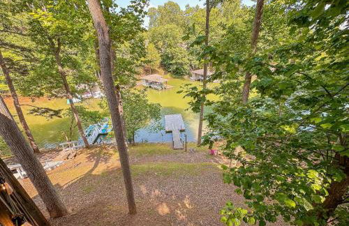 Treetop & Waterfront! Hot Tub, Kayaks, Game Room - Foto 4