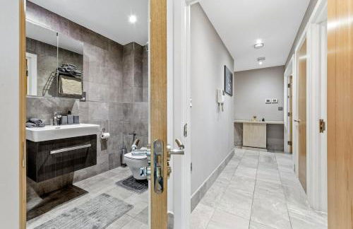 Modern 2 Bed with Balcony & London Eye Views - Foto 75