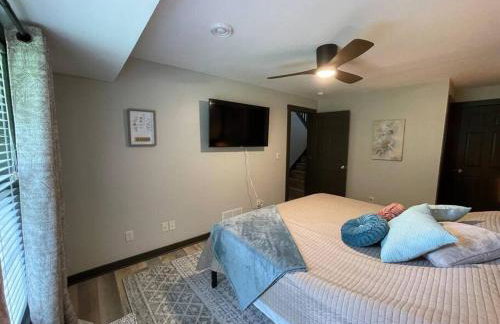 Gorgeous cabin 3bdrm/3bth, hot tub, fireplace, kid/pet friendly - Foto 28