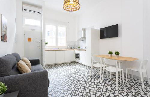 Holidays2Malaga Picasuss Loft New Built Close Huelin Beach and Promenade - Foto 3