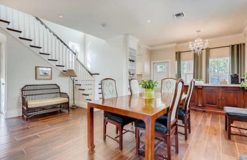 The Pink House - Bask in Style Steps from the Convention Center - Foto 5