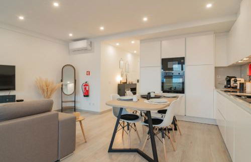 Stylish Apartment W/ River View by LovelyStay - Photo 20