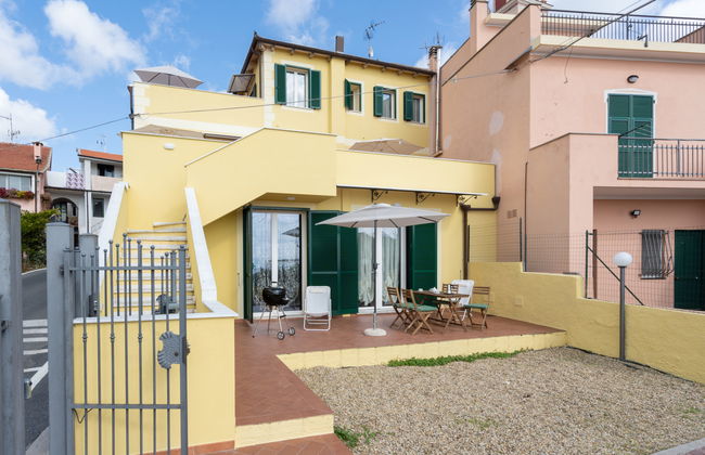 3 bedroom Apartment in San Bartolomeo al Mare with garden - Photo 2