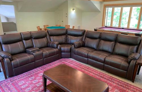 25-Bed, Amenity-Rich Estate in a Private Forest - Foto 56